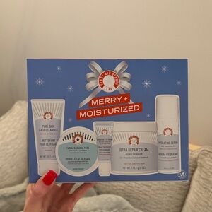 First Aid Beauty Skincare Set - Blue and White